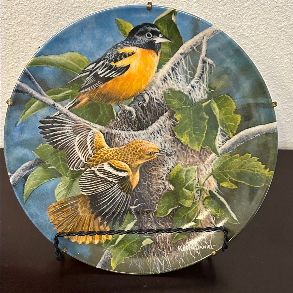 Vintage 1985 The Baltimore Oriole" collector plate, artwork by Kevin Daniel